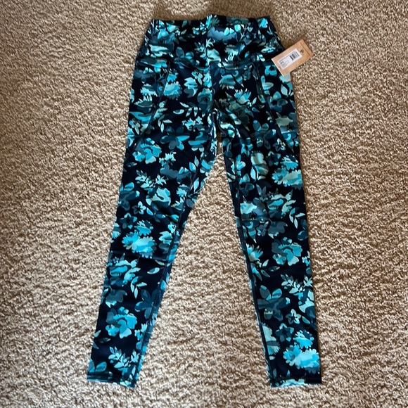 Legendary Whitetails Women’s Trail Blazer Leggings - Flower Camo- Size Medium - Picture 1 of 9